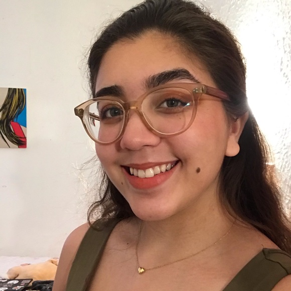 Meet your Posher, Stephanie - Picture 6 of 6